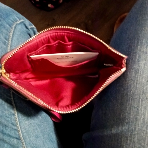 NWT COACH FLORAL HAND WRISTLET - Picture 4 of 4